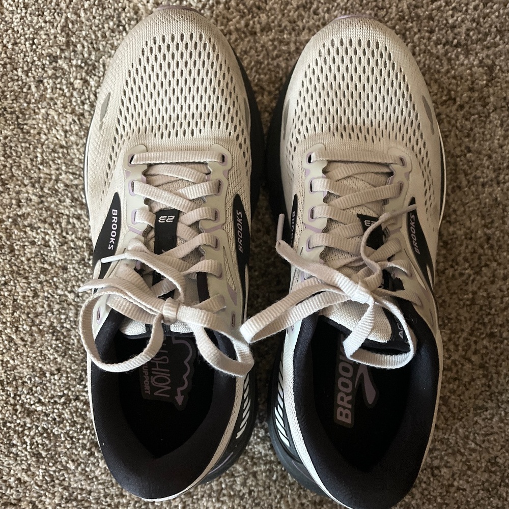 Brooks Adrenaline GTS 23 Size 8 Medium width